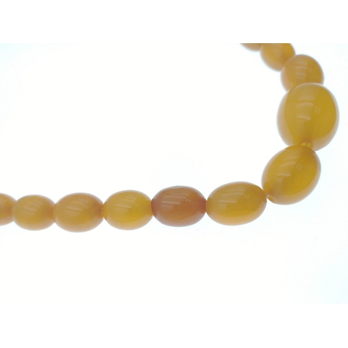 134 - VINTAGE butterscotch graduated amber bakelite? bead necklace 32.65g approx#138