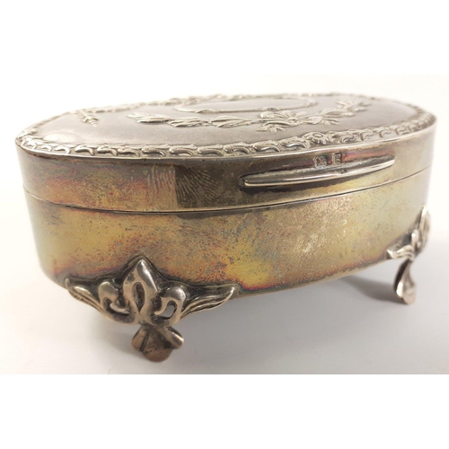 167 - A small sterling silver trinket box, hallmarked Birmingham 1906, maker HM, 10cm width approx, weight... 