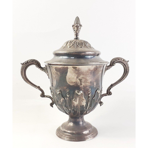 169 - A stunning twin handled lidded sugar bowl, hallmarked London 1902, maker JW FCW, stands 16cm to fini... 