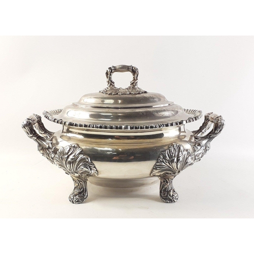 186 - SUBSTANTIAL TOP QUALITY William IV period, Old Sheffield Plate tureen. 
Features an ogee shaped fitt... 