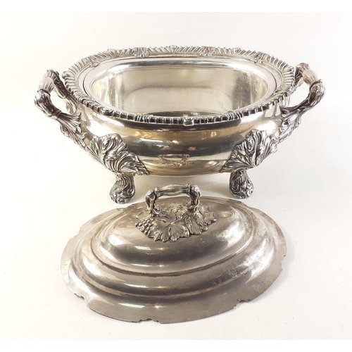 186 - SUBSTANTIAL TOP QUALITY William IV period, Old Sheffield Plate tureen. 
Features an ogee shaped fitt... 