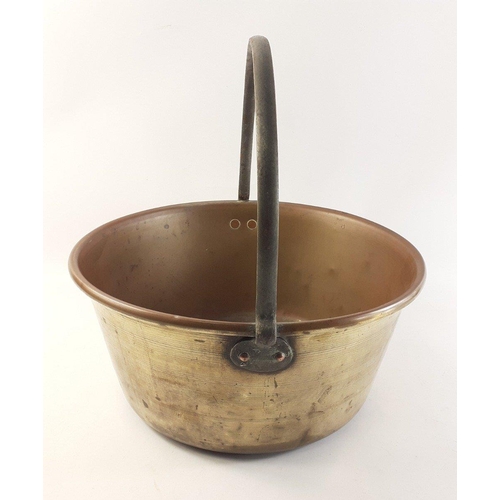 204 - A super large copper jelly pan in good order with attached handle.  Diameter 35cm.  Nice usable deco... 