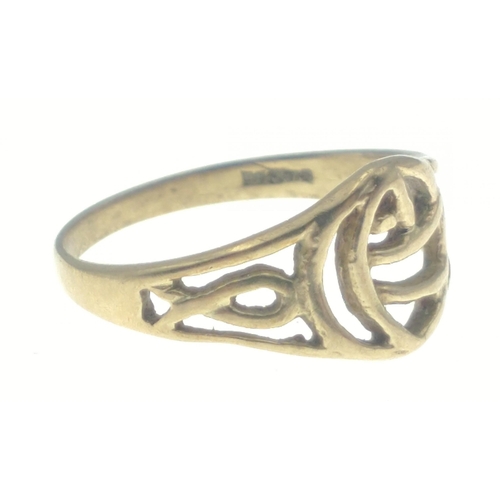 26 - A 9ct gold ring with Celtic style Rennie Mackintosh knot. size K, weight 1.55g approx.#26