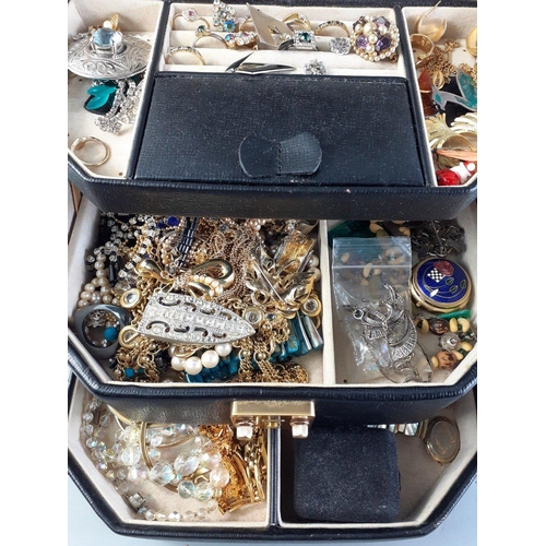 276 - A nice quality ROWALLAN jewellery box with 3 levels (27 x 20 x 16cm approx).  Comes with contents of... 