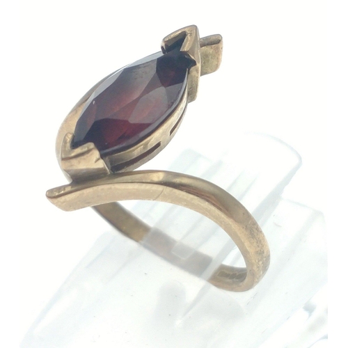 28 - A lovely 9ct gold ring with a lovely Marquise cut garnet.  Size N. Weight 3.15g approx. Stone measur... 