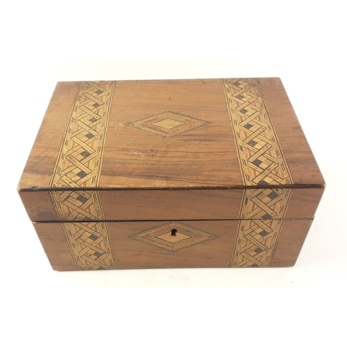 301 - A fine quality vintage lidded-box inlaid with boxwood (dimensions 25cm wide x 17cm depth x 11cm heig... 