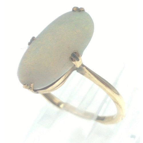 39 - A 9ct gold ring set with a lovely oval opal (15mm approx), size P, gross weight 2.55g approx.#39