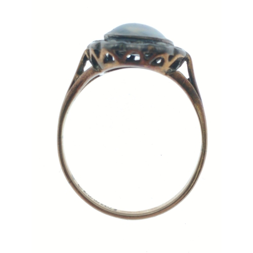 78 - A vintage 9ct marked ring set with a beautiful 9mm approx centre opal, size P, gross weight 2.85g ap... 