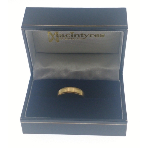 84 - An 18ct gold band, size R, weight 4.5g approx#84