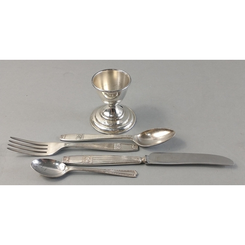 182A - A child's first silver plated cutlery set from ELKINGTON plus a teaspoon and eggcup#16