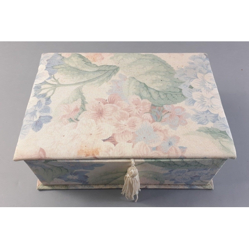 277 - A small fabric covered jewellery box with contents of costume jewellery.  Box measures 21 x 16 x 8cm... 