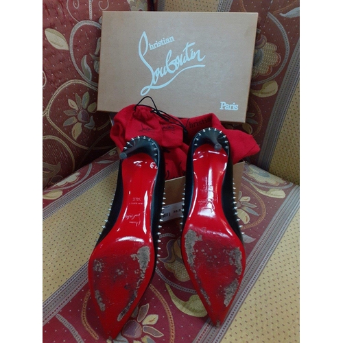 322 - Ladies SHOES SHOES SHOES!  SIZE 5.5 with original box and receipts and felt shoe bags....

Genuine C... 