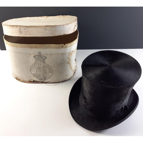 467 - A VINTAGE CHRISTY's of LONDON boxed top hat - internal band measures 52cm approx - this item comes w... 