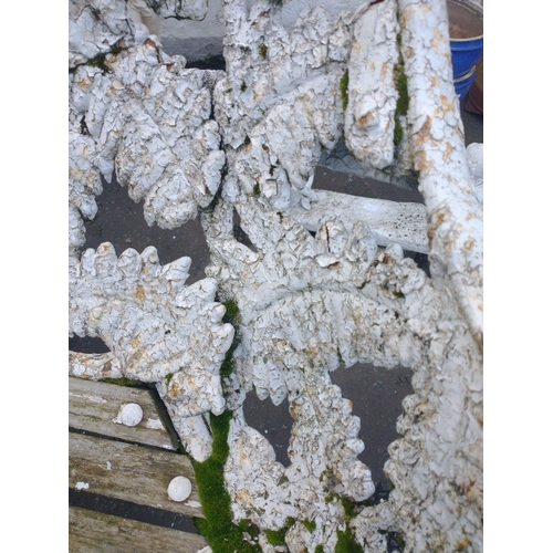 680 - EXQUISITE! A COALBROOKDALE style cast iron fern garden seat, white painted with wooden slat seat, on... 