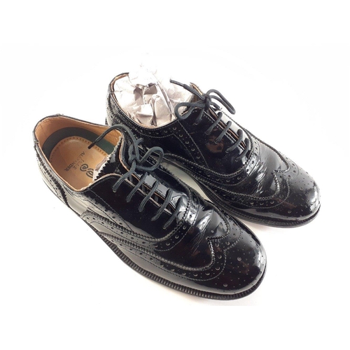 704 - A boxed pair of JAMIE ALEXANDER Highland Dress Brogues. Light use only, small size 5. In box.#200... 