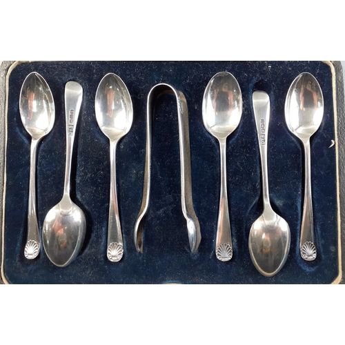 22 - A fully hallmarked silver set of six coffee spoons and tongs in presentation box, Sheffield 1970, we... 