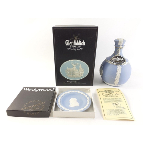 237 - Attractive Glenfiddich 21 year old Wedgwood Decanter (empty) and Wedgwood pottery Winston Churchill ... 