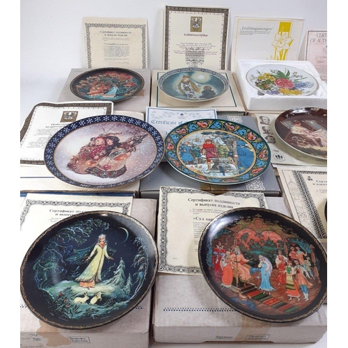 247 - A selection of thirteen boxed collectors' plates. Includes attractive KONIGSZELT BAYERN, Bradford Ec... 