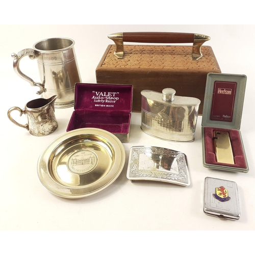 35 - A gentleman's lot to include a match vesta, a HADSON lighter, pewter tankard, hip flask, an attracti... 