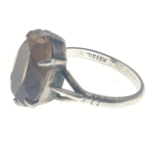 65 - A pretty silver ring with a lovely 13mm smoky quartz stone, size O, gross weight 3.2g approx#66