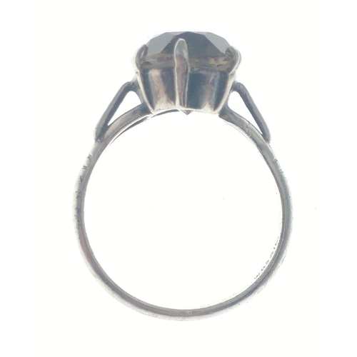 65 - A pretty silver ring with a lovely 13mm smoky quartz stone, size O, gross weight 3.2g approx#66