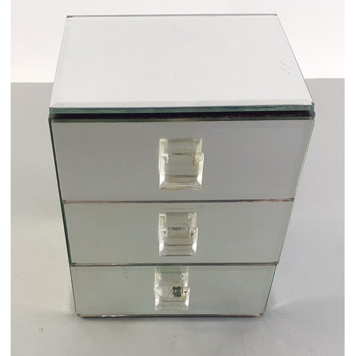 91 - A pretty little two drawer mirrored jewellery box containing a nice selection of some yellow metal e... 