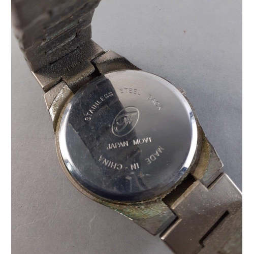 121 - FONDINI Quartz watch, not running, may require battery. Also a pair of Lion Rampant cufflinks.#121... 