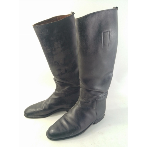 414 - A pair of older riding boots with some wear from use but still in good order. Unclear size but measu... 