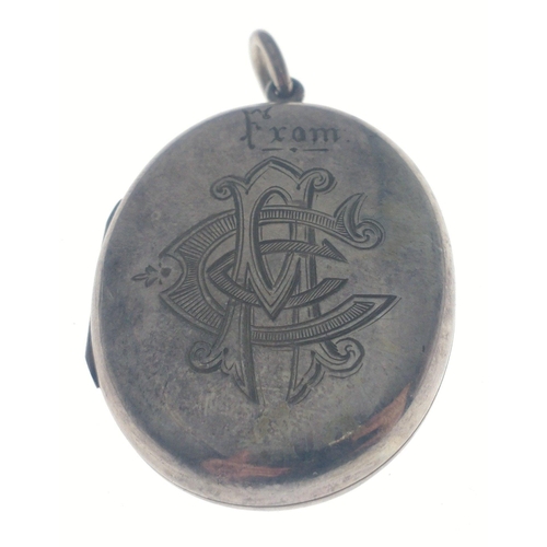 113 - A white metal presentation locket from the Auchtermuchty cricket club dated 1882#113