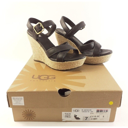 453 - A boxed pair of UGG wedge sandals with minor light wear, size 5.5 - unused and in a new condition!#4... 