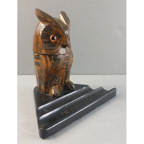 561 - A lovely wooden carved owl with an interior ceramic ink pot (damaged) sitting on a wooden desk pen h... 