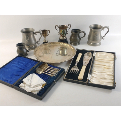 70 - A mixed lot of silver plate to include boxed teaspoons, other cutlery, a tray, plus various EP cups ... 