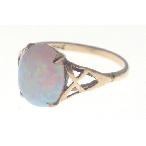 35A - A lovely 9ct stamped gold ring with a beautiful centre Opal. Size M. Gross weight.1.4g.  Opal 9mm ap... 