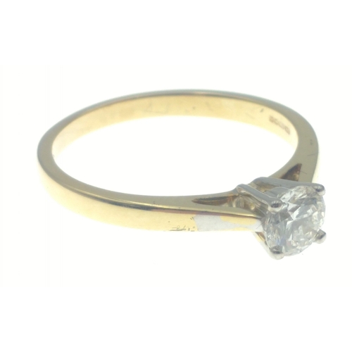 35C - A lovely 750 stamped 18ct gold ring with lovely centre diamond (tested) 5mm approx (0.5 carat approx... 