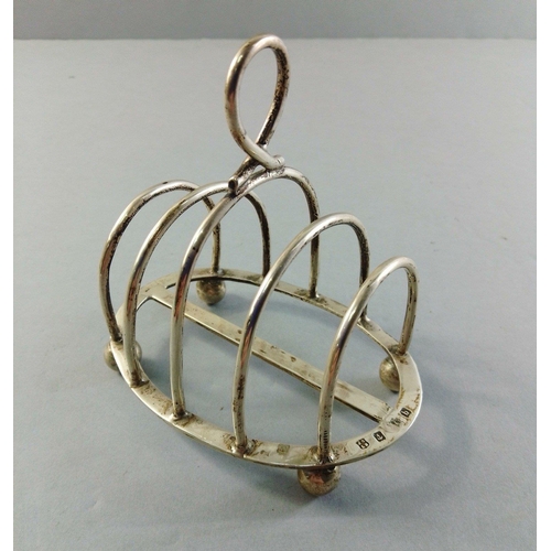 58 - An attractive sterling silver toast rack, hallmarked Birmingham 1901, weight 91g approx#63