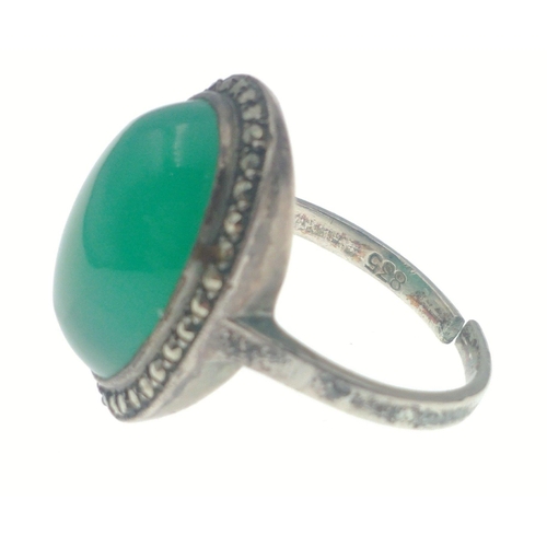 122B - An 835 stamped silver ring with substantial green centre stone with marcasite surround. Size M, gros... 