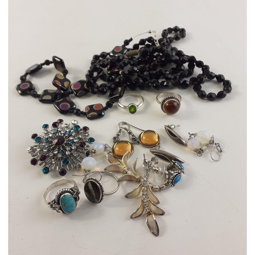 131 - A QUALITY small mixed selection of silver and costume jewellery to include necklaces, brooches and e... 