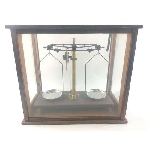 192 - A wonderful cased set of GRIFFIN & TATLOCK Chainomatic Scientific balance scales in good conditi... 