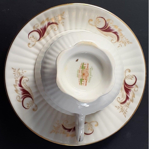 284 - A ROYAL TARA bone china dinner service to include 8 dinner plates, 8 side plates, 7 bowls, 6 cups, 4... 