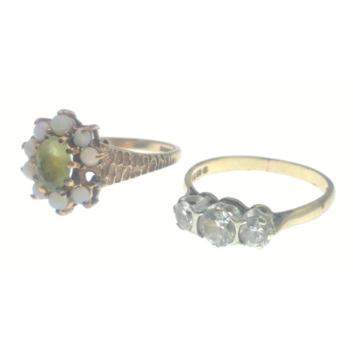 15P - A SUBSTANTIAL 375 stamped yellow gold ring with inset seed opals (one opal missing) and green stone ... 