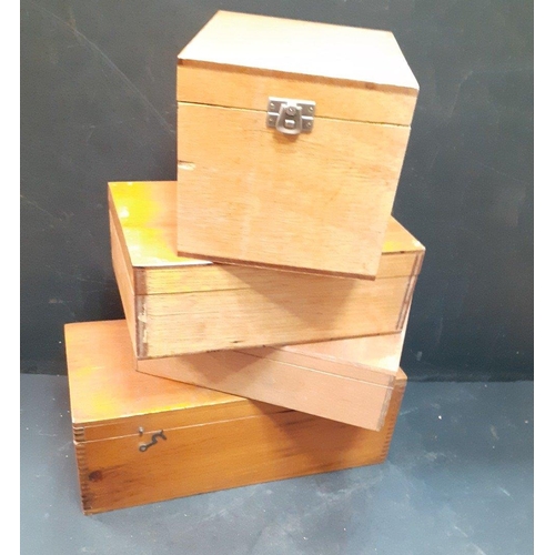 380 - NICE QUALITY! - A collection of handmade wooden boxes suitable for collectors or storage solutions e... 