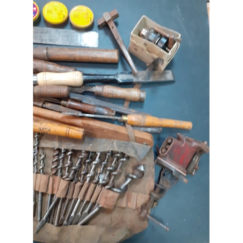 395 - AN OLD JOINER'S personal hand tool collection to include a hand drill and a large collection of MATC... 