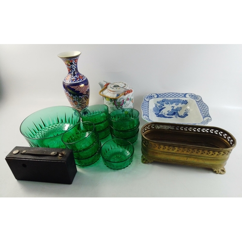 418 - Mixed lot to include green glass bowl and sundae dishes, brass plant basket and Oriental style piece... 