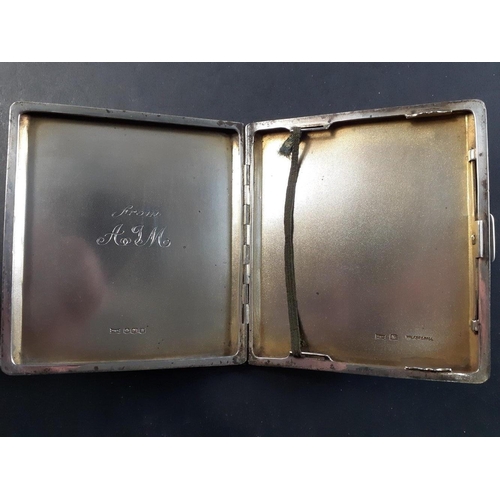 22B - Stylish WALKER & HALL silver hallmarked cigarette case. Sheffield 1939. 120g approx. Engine turn... 