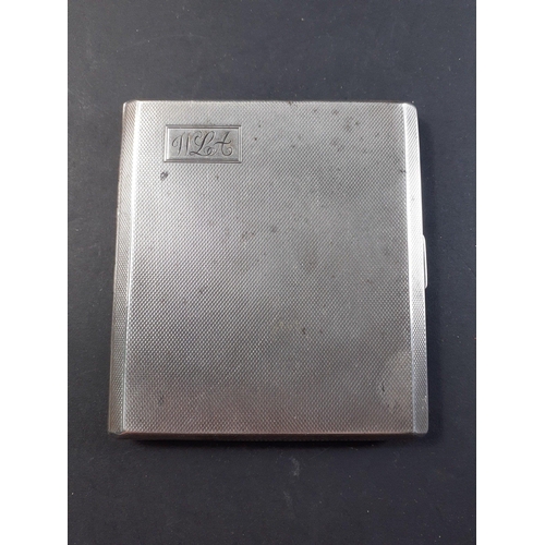 22B - Stylish WALKER & HALL silver hallmarked cigarette case. Sheffield 1939. 120g approx. Engine turn... 