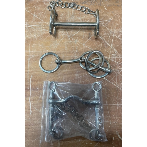 261 - VINTAGE SOLID STAINLESS STEEL TWISTED BAR MOUTH PIECE HORSE SNAFFLE BIT, a four ring bit and the ARG... 