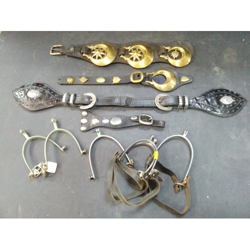 267 - A small collection of ANTIQUE horse accessories to include some leather brass and nickel items - lar... 