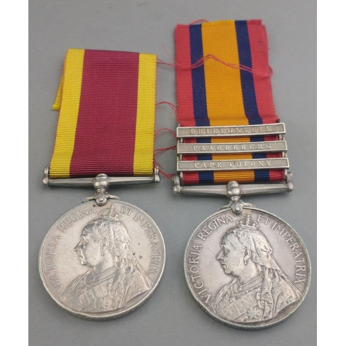 13 - VICTORIA BOER WAR medal pair ROYAL GARRISON ARTILLERY awarded to Gnr. J. McIntosh comprising QUEEN'S... 