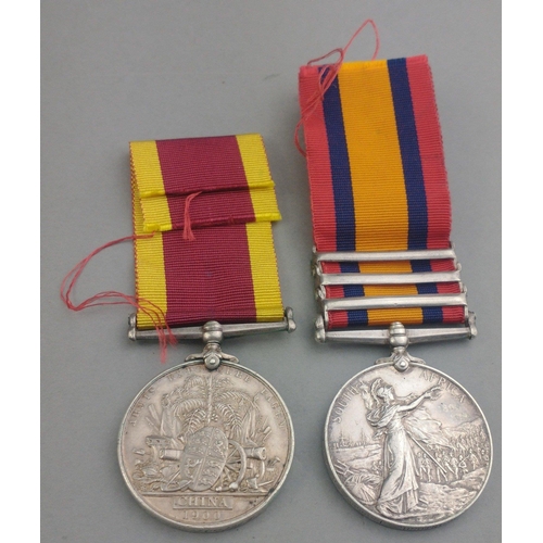 13 - VICTORIA BOER WAR medal pair ROYAL GARRISON ARTILLERY awarded to Gnr. J. McIntosh comprising QUEEN'S... 