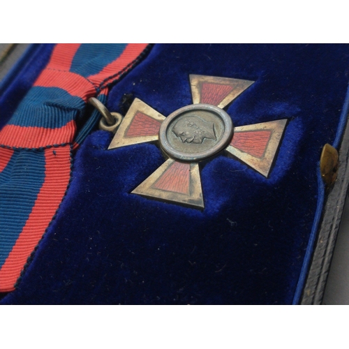 263 - GEORGE V Royal Red Cross Medal 2nd class with ribbon in GARRARDS & Co presentation box#274